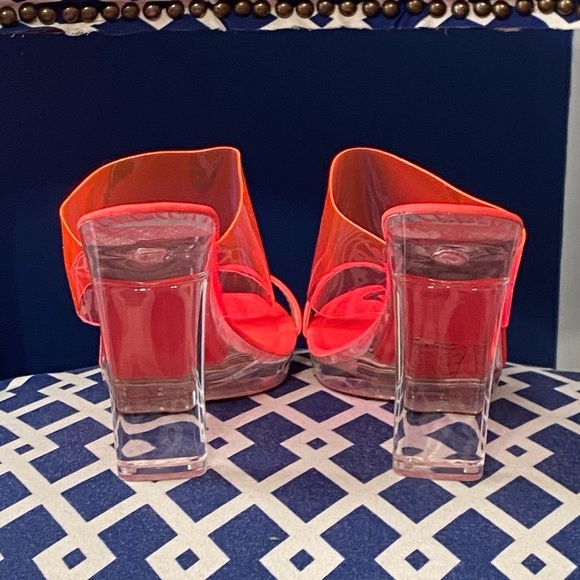 Neon pink clear lucite strap platform bright heeled mules - Picture 5 of 7